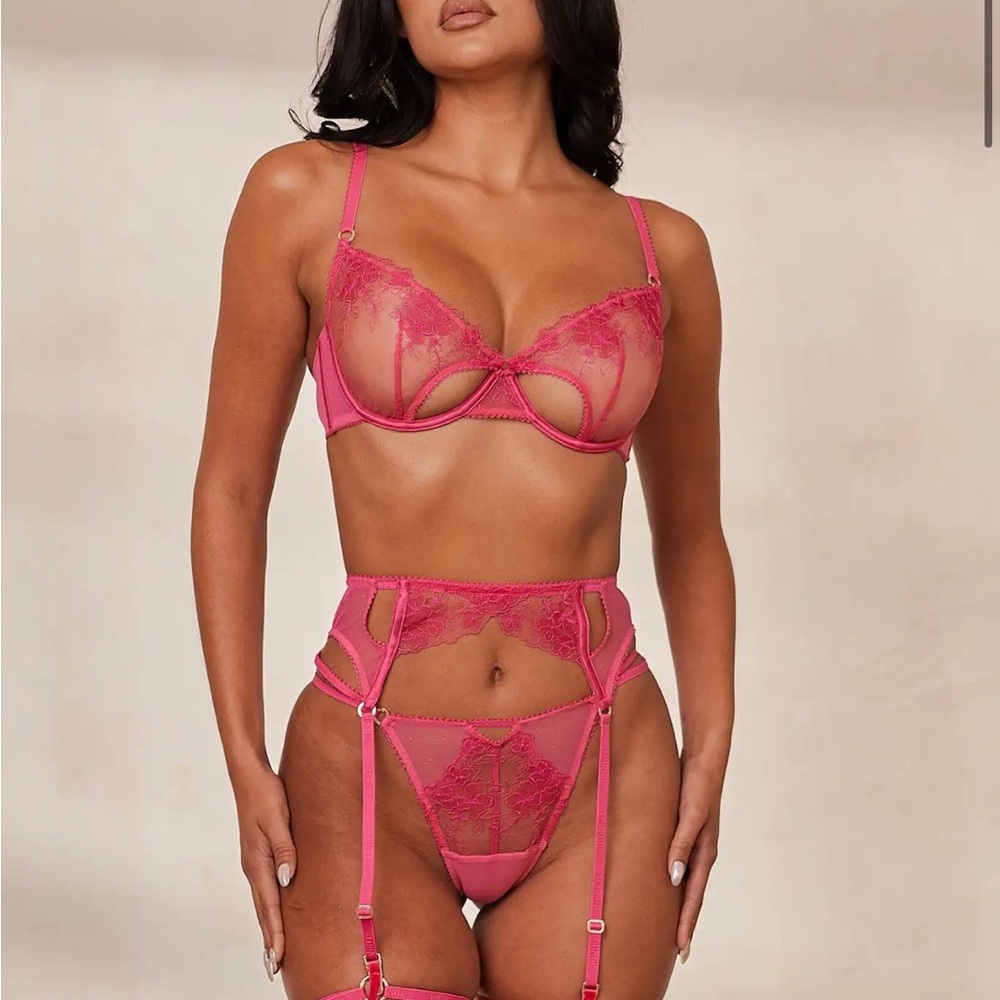 Elegant Pink Lace Lingerie Set